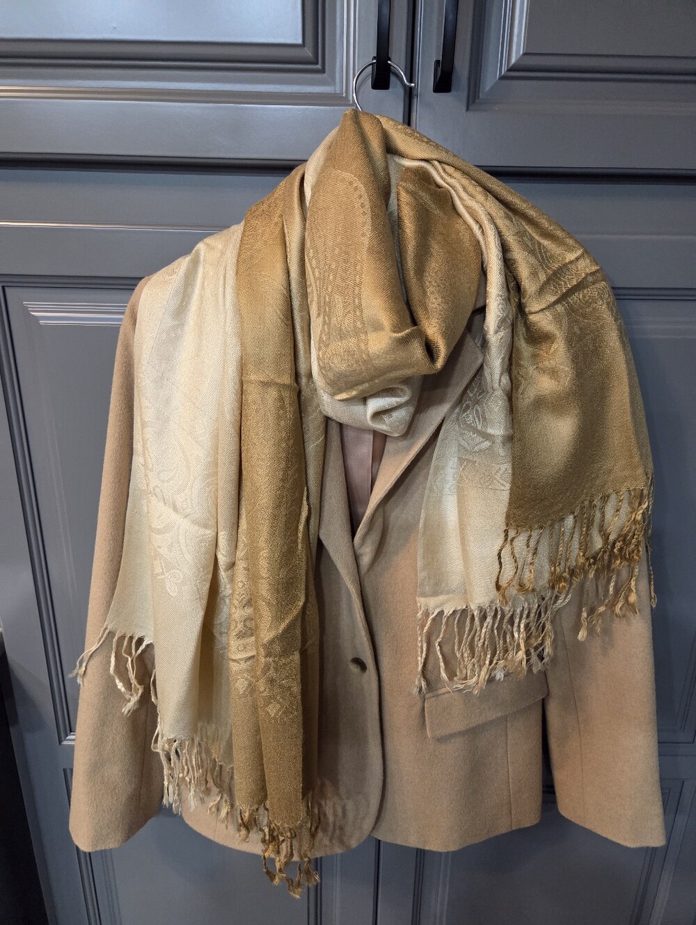 Preowned Scarf Tan And Cream No Tag. Feelnof Pasmina